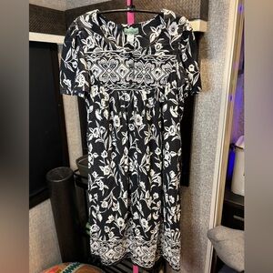 Sara Morgan Black and White Floral Dress size large runs small